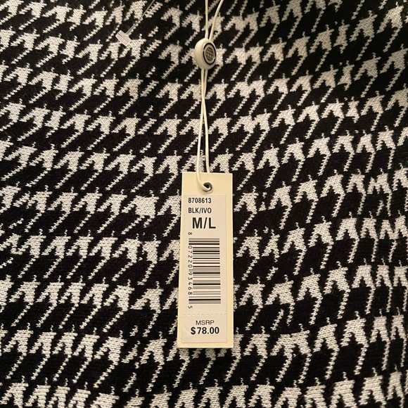 Figure skate-ish houndstooth skirt. - Picture 2 of 2